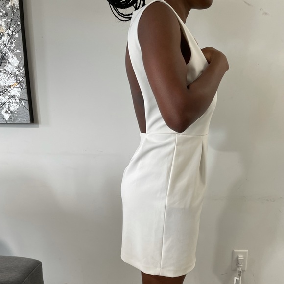 Sexy backless white dress - Picture 2 of 4